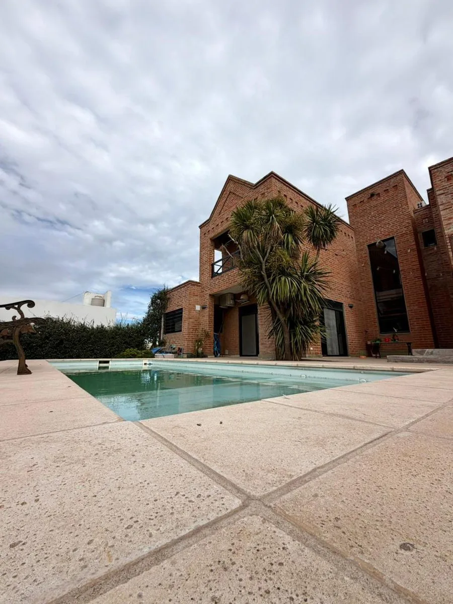 IMPORTANTE CASA EN VENTA BARRIO PALOS VERDES foto 3