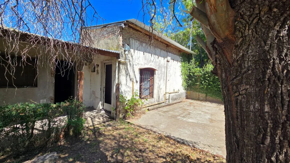 Casa Local Galpón a refaccionar VENTA Luján, Bs As foto 3