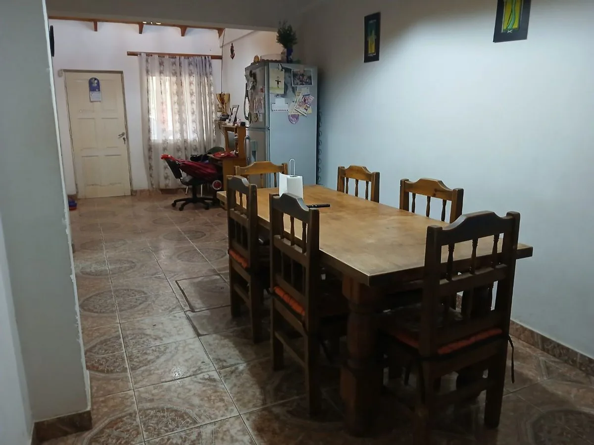 Casa de 5 dormitorios. APTA CREDITO. Chimbas foto 3