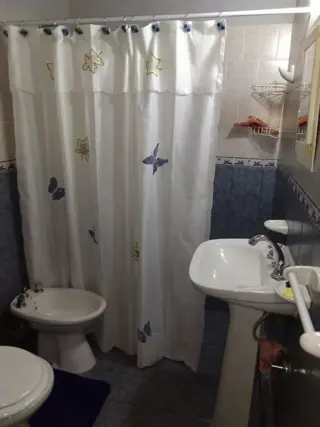MONOAMBIENTE PARA 2 A 4 PERSONAS. CON PILETA DE USO ECLUSIVO - ASADOR - ATIO - COCHERA. foto 1