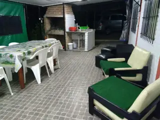 MONOAMBIENTE PARA 2 A 4 PERSONAS. CON PILETA DE USO ECLUSIVO - ASADOR - ATIO - COCHERA. foto 3