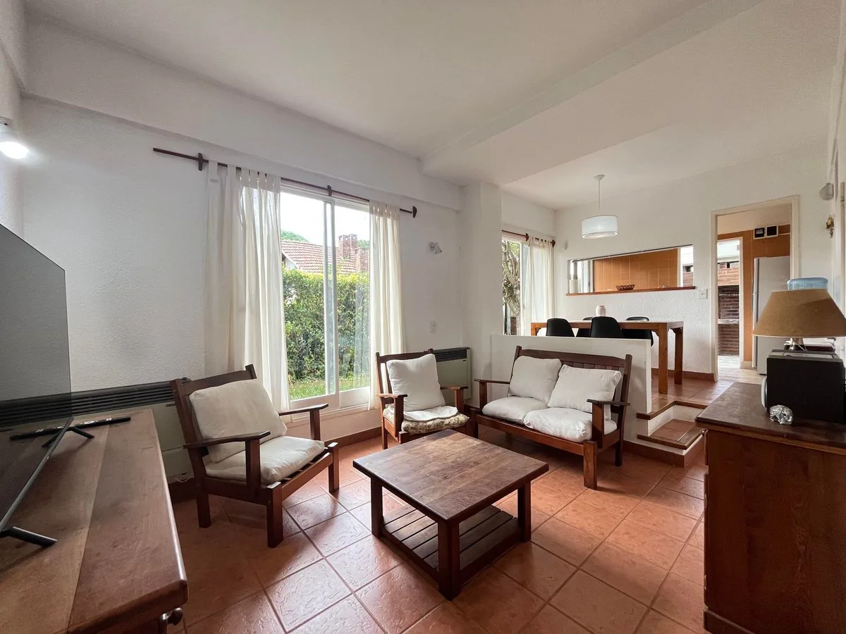 VENTA DE DUPLEX EN PINAMAR CON GAS NATURAL Y PATIO foto 4