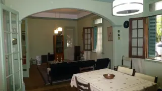 Residencia de estilo a 2 cuadras de Libertador, excelente ubicacion foto 3