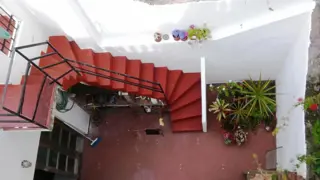 Residencia de estilo a 2 cuadras de Libertador, excelente ubicacion foto 5