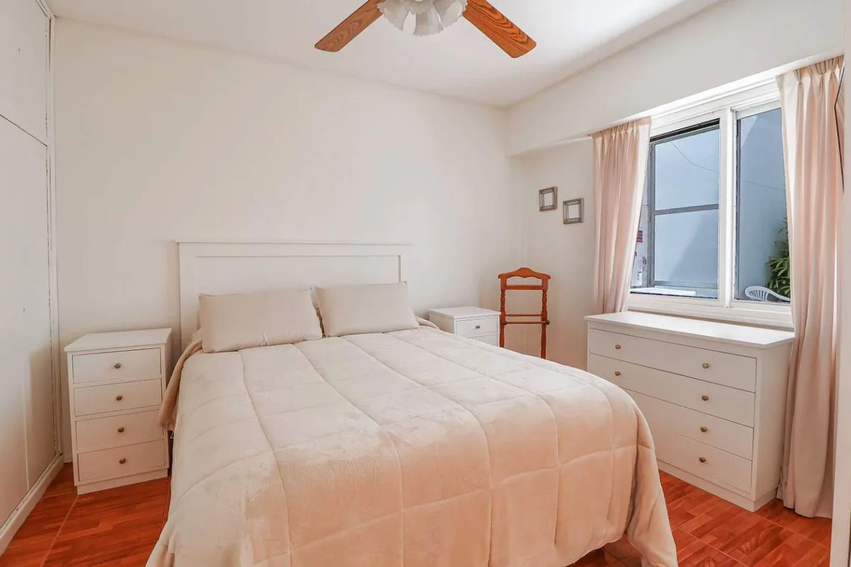 VENTA Dpto 3 Amb c/patio. Parque Chacabuco foto 2
