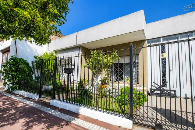 CASA 4 AMBIENTES EN VENTA LAVALLOL