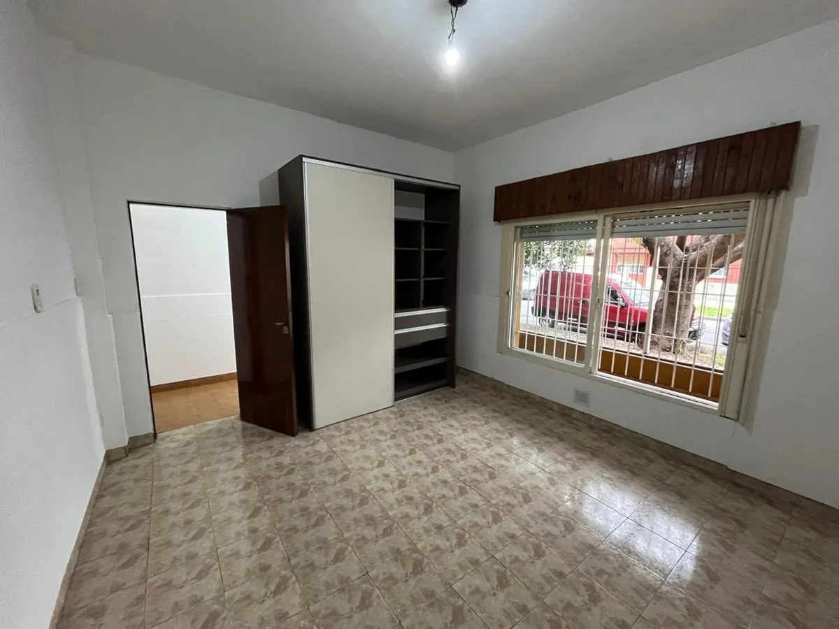Venta casa 6 ambientes 3 de febrebro foto 2
