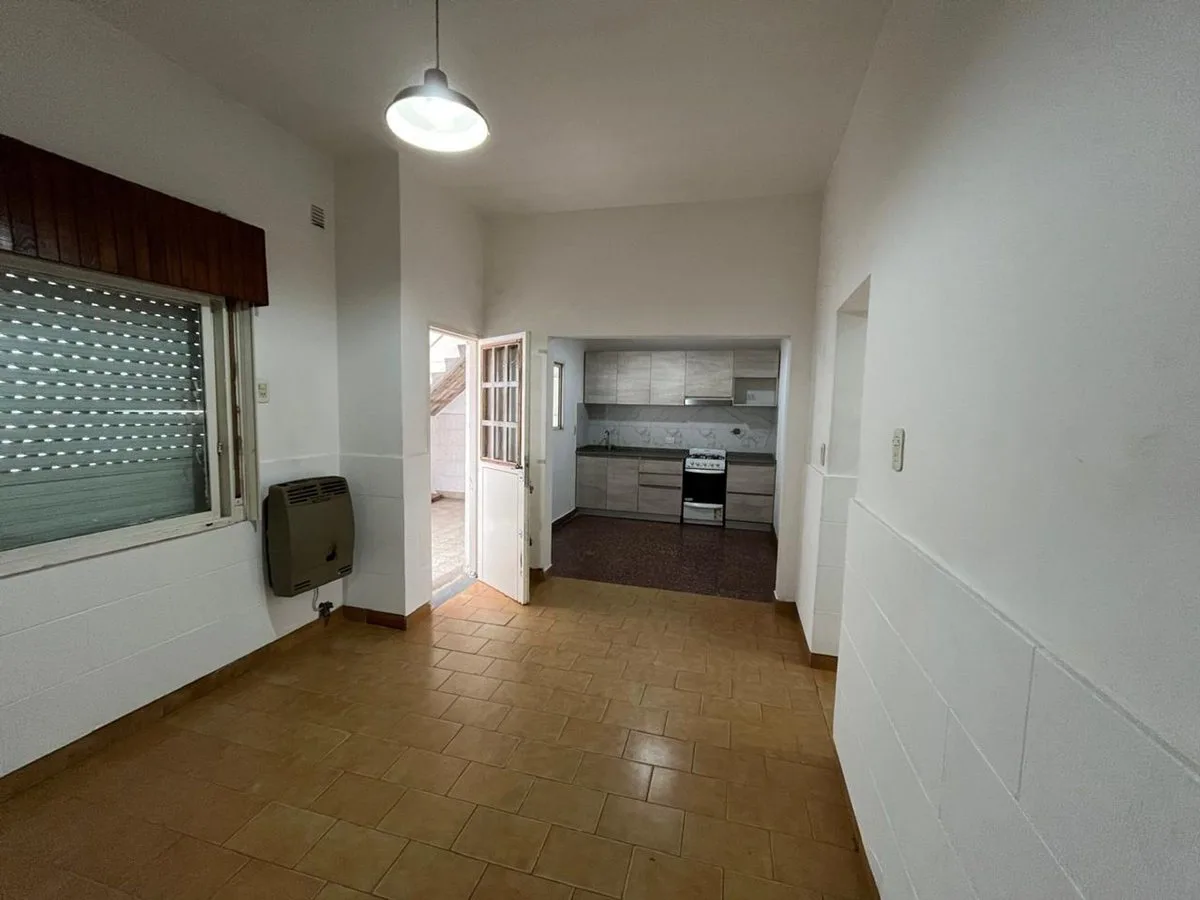 Venta casa 6 ambientes 3 de febrebro foto 5
