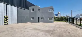 ALQUILER - IMPONENTE GALPÓN / NAVE INDUSTRIAL DE 2.400 M2 TOTALES foto 3