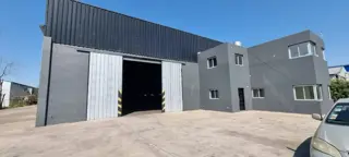ALQUILER - IMPONENTE GALPÓN / NAVE INDUSTRIAL DE 2.400 M2 TOTALES foto 4
