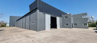 ALQUILER - IMPONENTE GALPÓN / NAVE INDUSTRIAL DE 2.400 M2 TOTALES foto 5