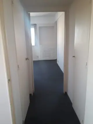 Venta de departamento de tres ambientes con cochera foto 2