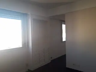 Venta de departamento de tres ambientes con cochera foto 3