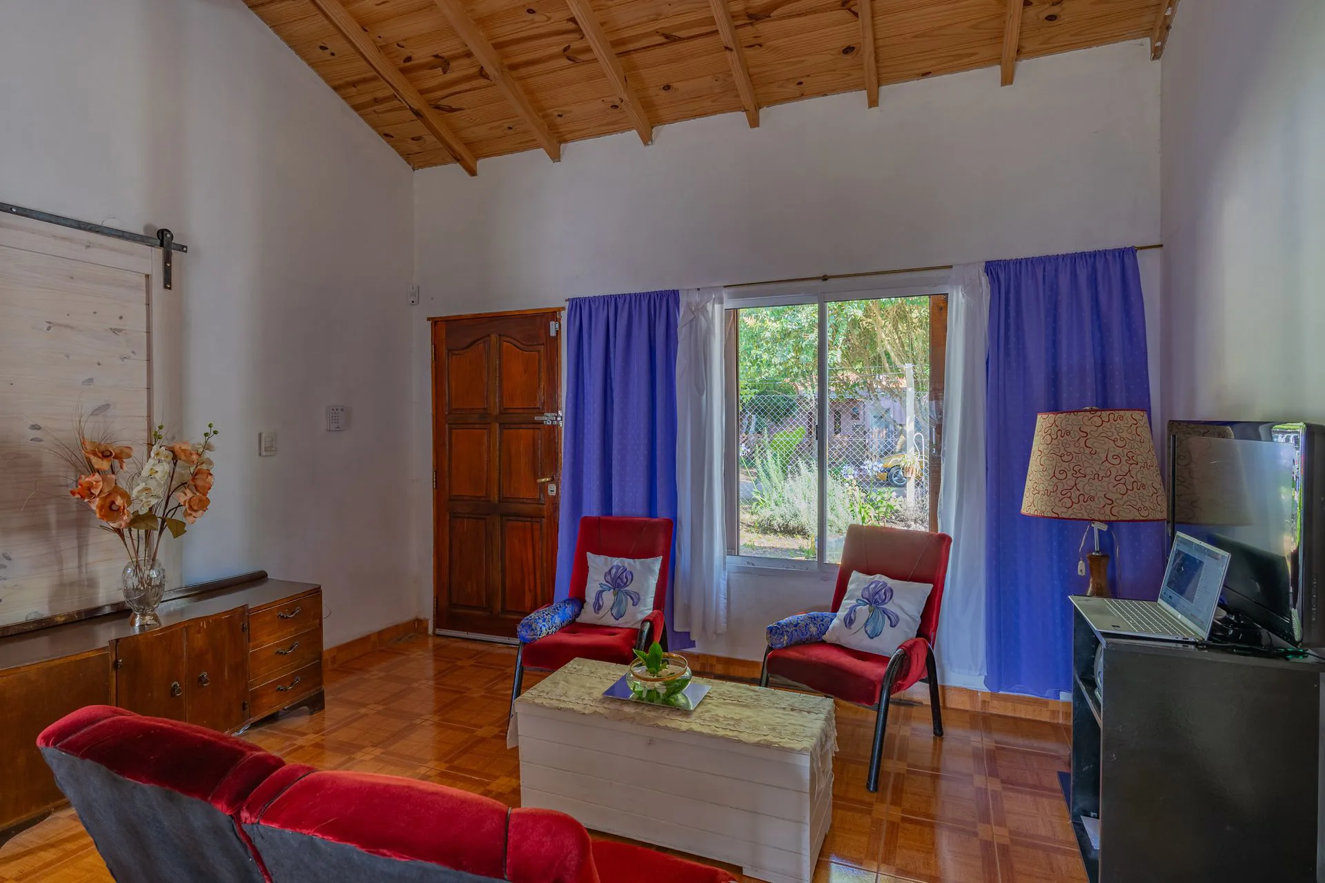 VENTA CASA 3 AMBIENTES LAS DALIAS APTA CREDITO foto 3