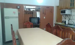 CASA PARA 8 PERSONAS CON PARQUE-QUINCHO-PILETA-GARAJE. A UNA CUADRA DEL RIO!! foto 3