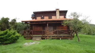 VENTA DE HERMOSO COMPLEJO DE CABAÑAA EN LA SIERRAS HERMOSO ENTORNO, A METROS DE LA MONTAÑA Y CON VISTA AL LAGO. 4 CABAÑAS. 3 PILETAS. QUINCHO. COCHERA foto 1