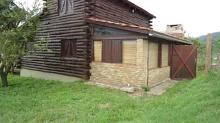 VENTA DE HERMOSO COMPLEJO DE CABAÑAA EN LA SIERRAS HERMOSO ENTORNO, A METROS DE LA MONTAÑA Y CON VISTA AL LAGO. 4 CABAÑAS. 3 PILETAS. QUINCHO. COCHERA foto 2