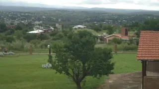 VENTA DE HERMOSO COMPLEJO DE CABAÑAA EN LA SIERRAS HERMOSO ENTORNO, A METROS DE LA MONTAÑA Y CON VISTA AL LAGO. 4 CABAÑAS. 3 PILETAS. QUINCHO. COCHERA foto 4