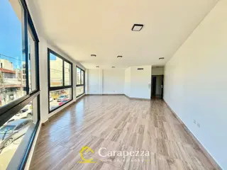 Oficina Comercial / Local En 1° Piso en Alquiler en Villa Bosch foto 2