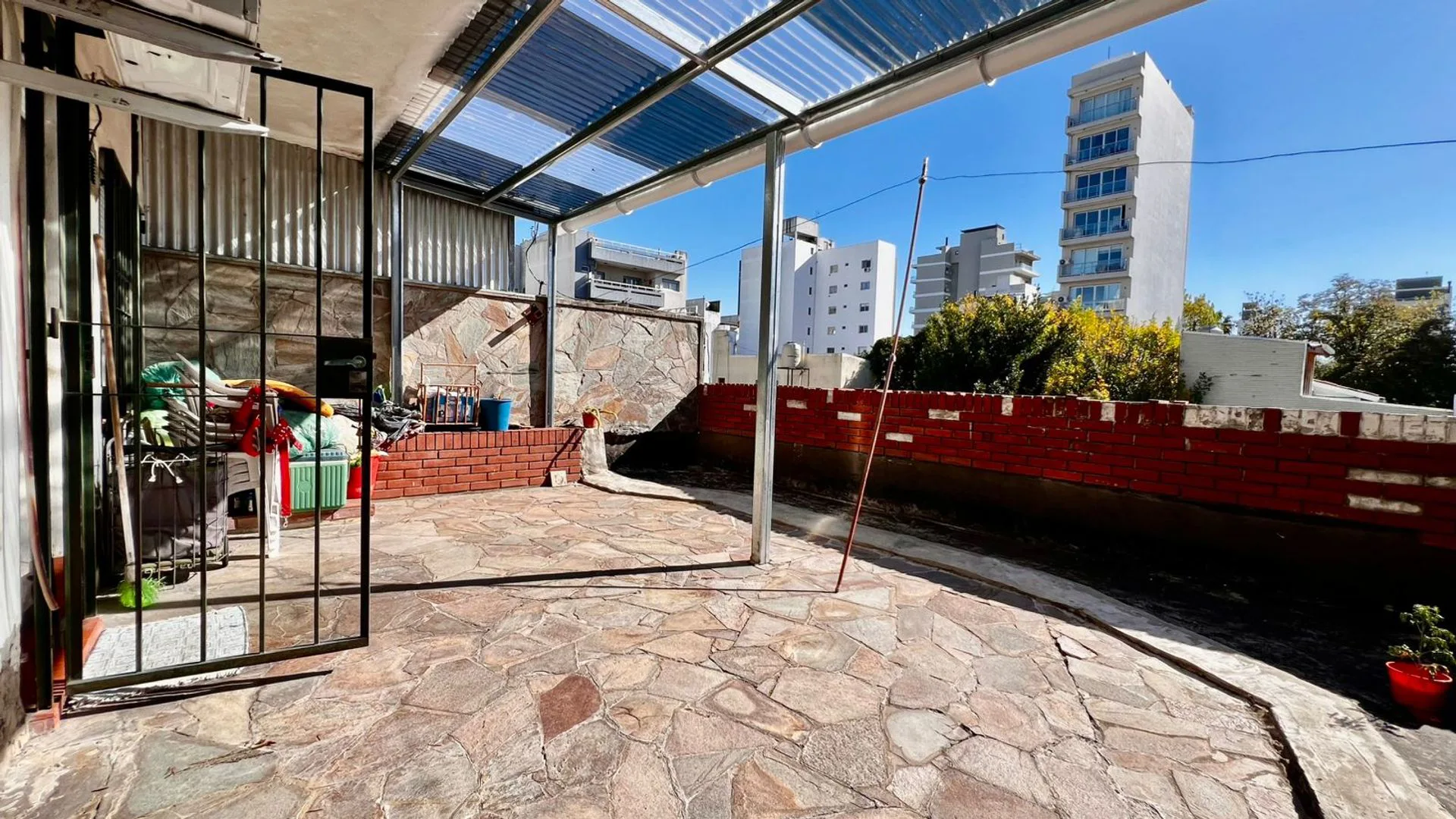 Depto en venta en La Plata cochera y terraza priv. foto 5