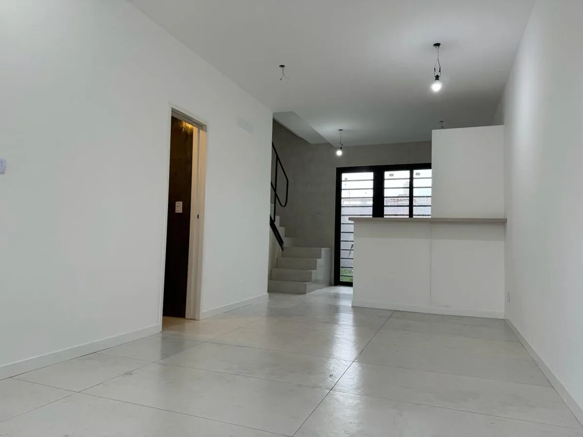 DUPLEX A ESTRENAR PALOMAR -  3 AMB. COCHERA, PATIO foto 2