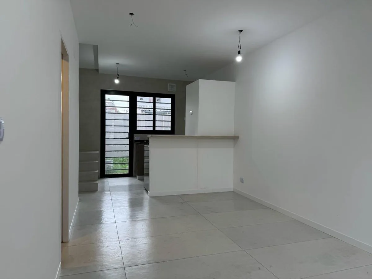 DUPLEX A ESTRENAR PALOMAR -  3 AMB. COCHERA, PATIO foto 4