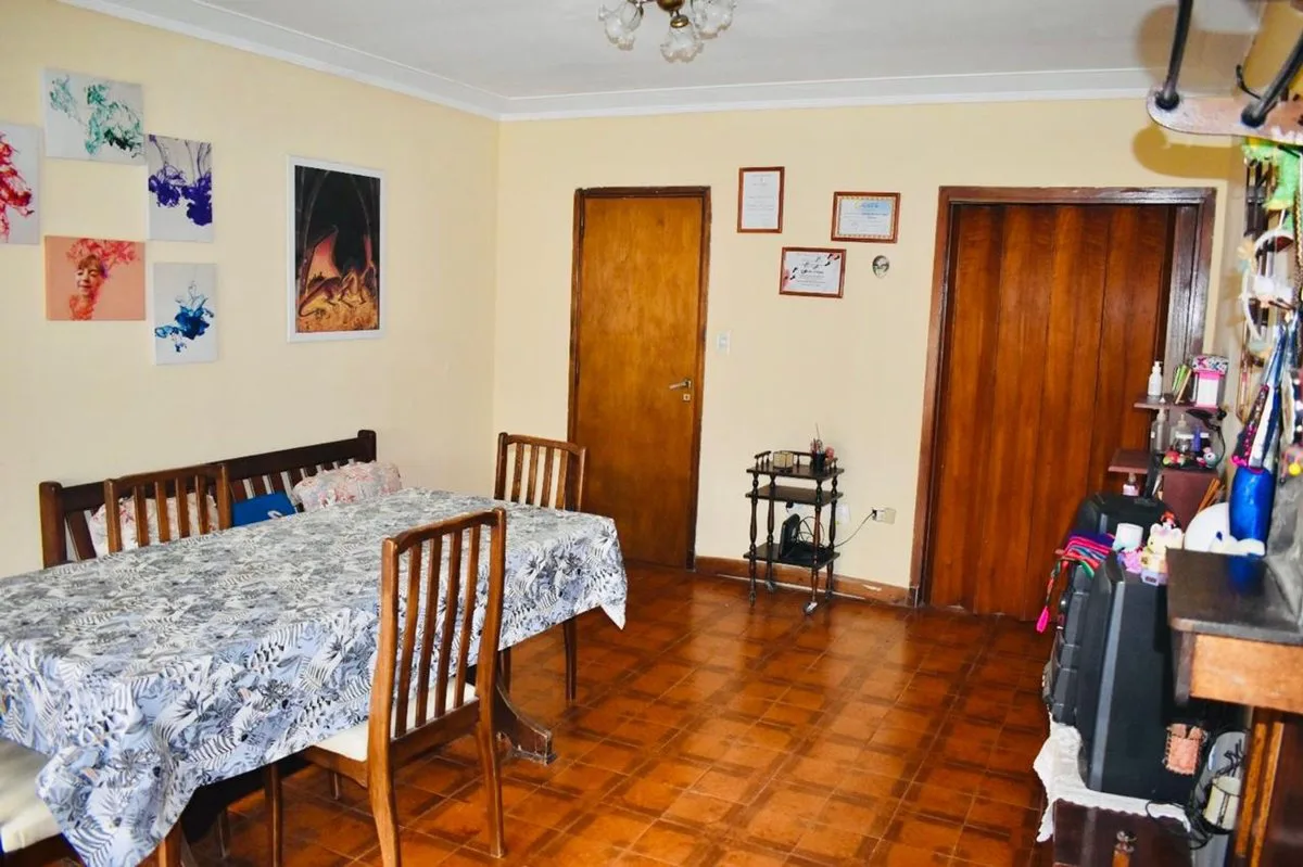 VENTA CASA 4 AMBIENTES APTA CREDITO foto 2