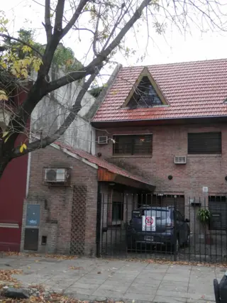 Casa de 5 ambientes con patio y terraza. foto 1