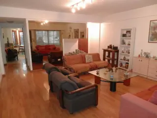 Casa de 5 ambientes con patio y terraza. foto 5