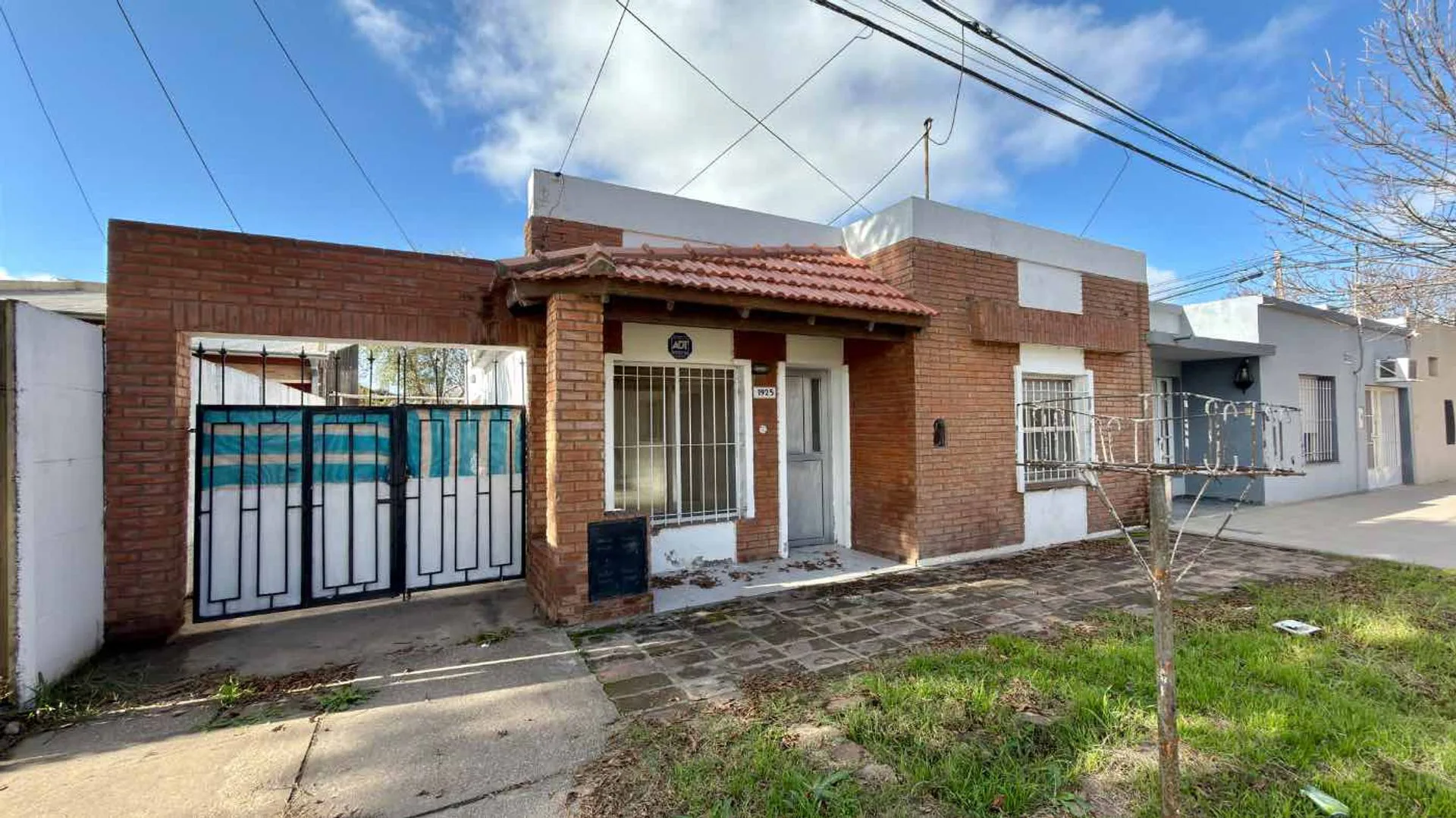 OPORTUNIDAD - CASA EN VENTA CON MUCHO POTENCIAL foto 2