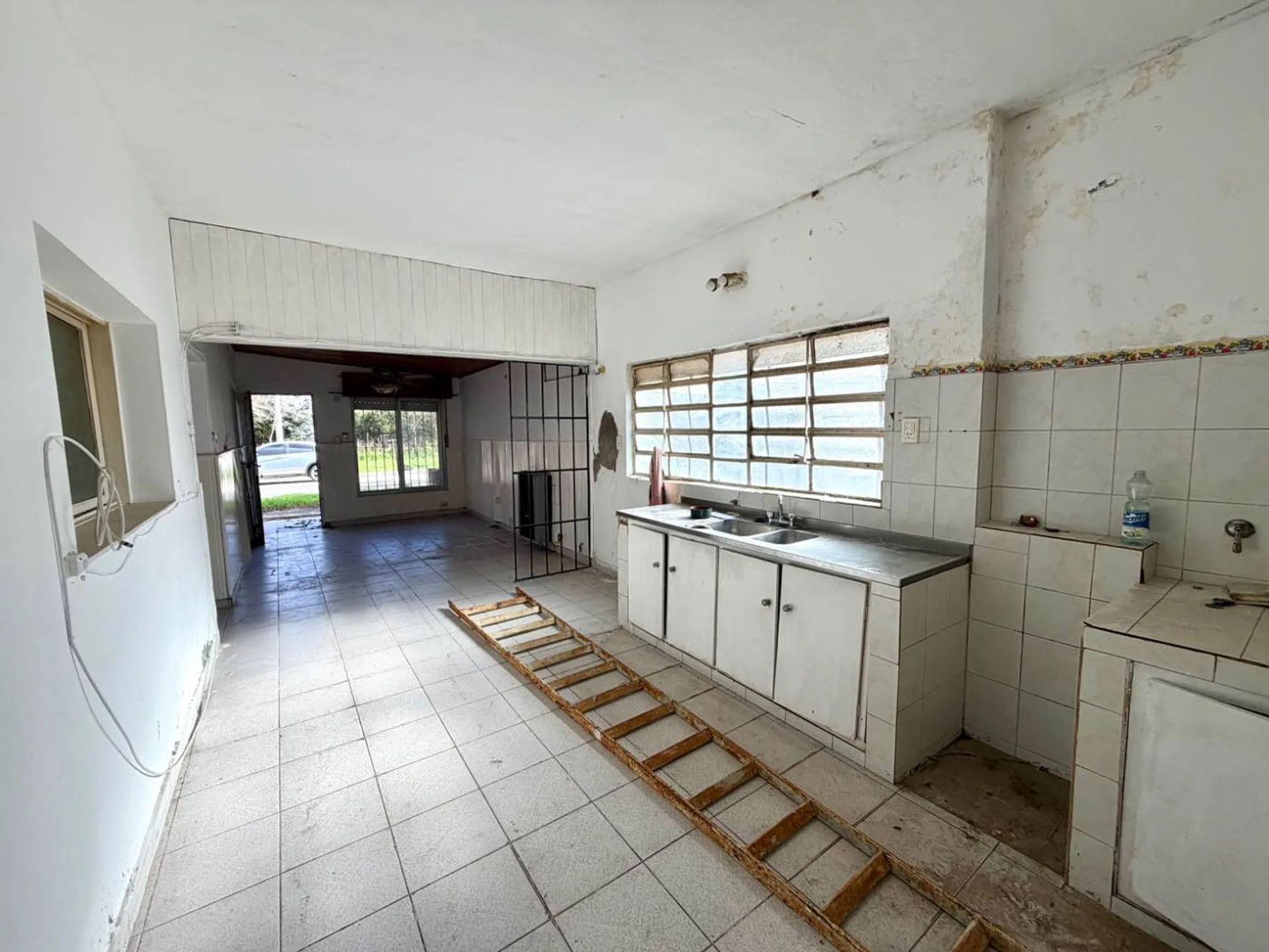 OPORTUNIDAD - CASA EN VENTA CON MUCHO POTENCIAL foto 3