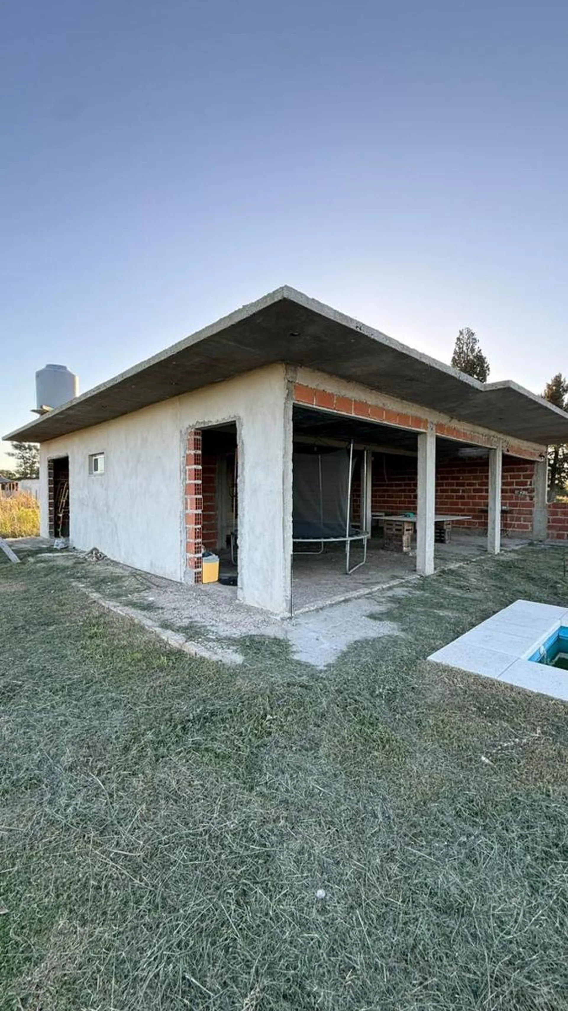 CASA EN VENTA A TERMINAR - LONGCHAMPS foto 2
