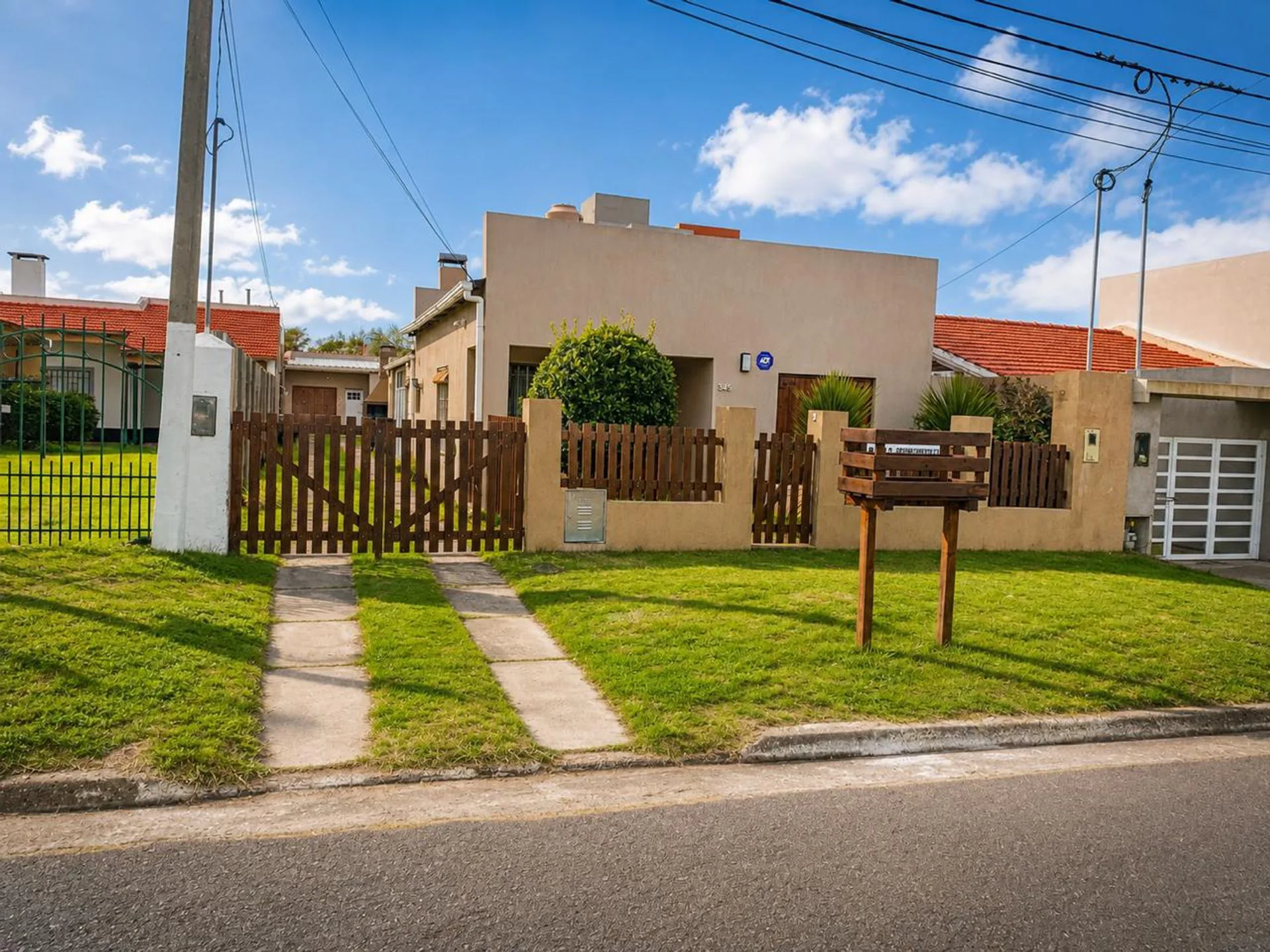 VENTA CASA MAS 4 DEPARTAMENTOS EN MONTE HERMOSO foto 2