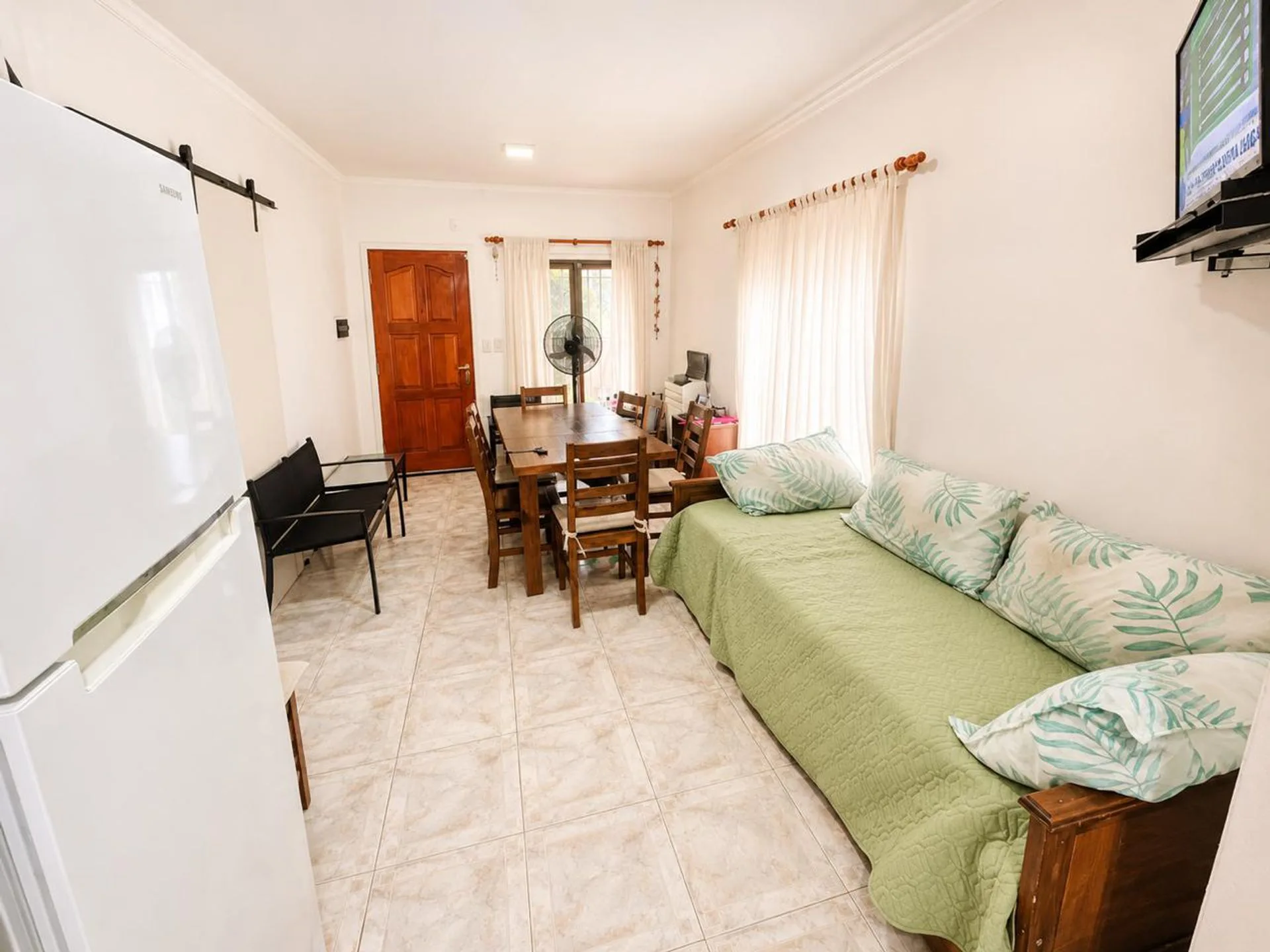 VENTA CASA MAS 4 DEPARTAMENTOS EN MONTE HERMOSO foto 4