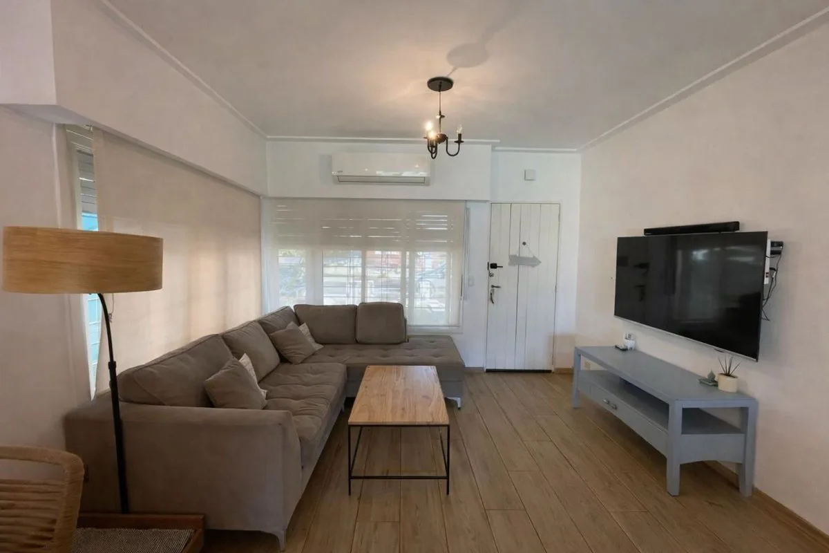 Venta Casa Reciclada Pileta y Parrilla Boulogne foto 3
