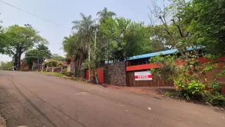 EXCLUSIVA CASA EN VENTA SOBRE CALLE BRASIL A PASOS DE LA COSTANERA DE LA CIUDAD.- foto 1