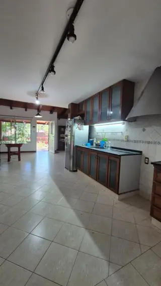 EXCLUSIVA CASA EN VENTA SOBRE CALLE BRASIL A PASOS DE LA COSTANERA DE LA CIUDAD.- foto 5