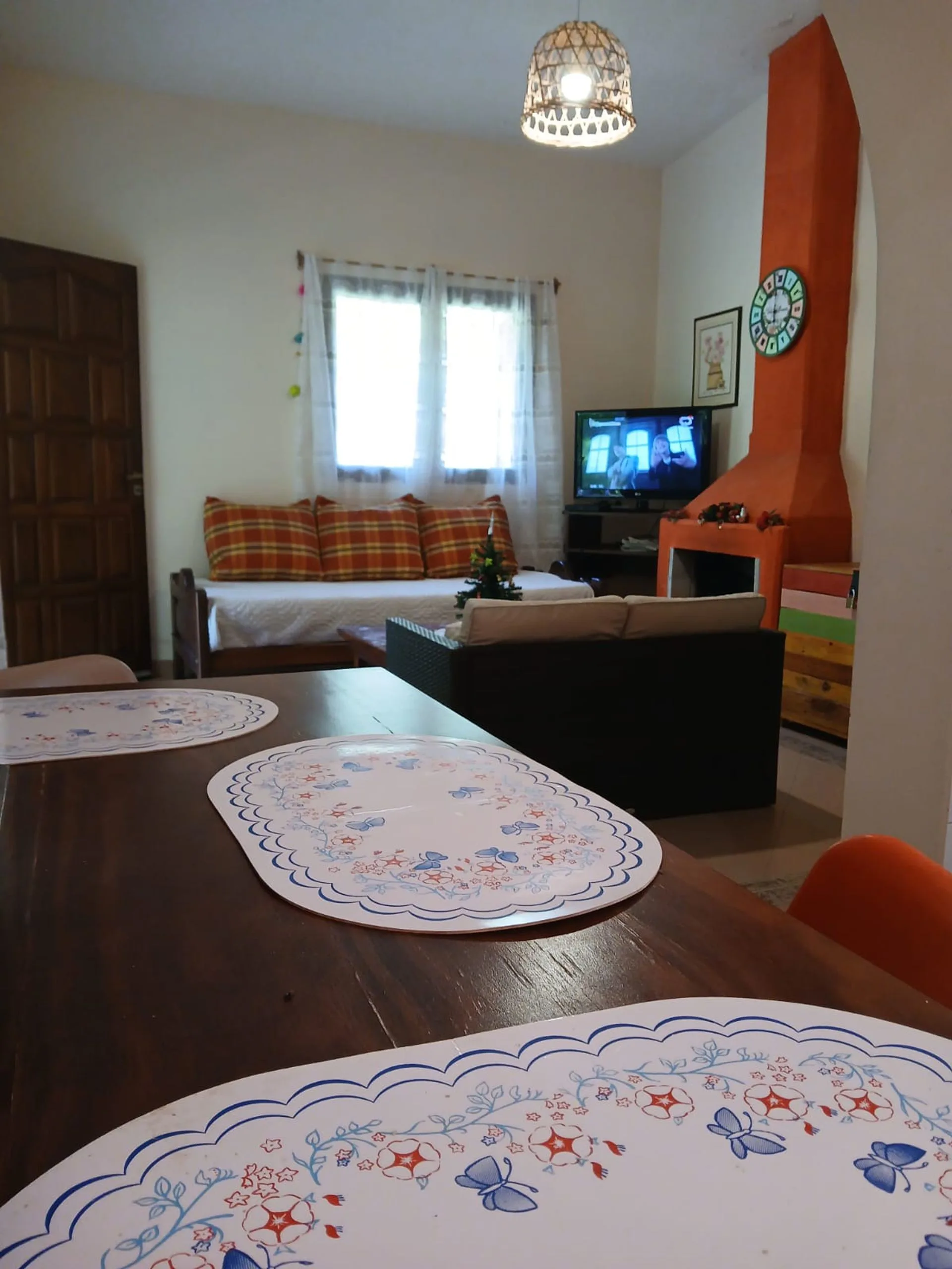 SE VENDE CASA CON TERRENO DE 60.000m2 FACILIDADES foto 4