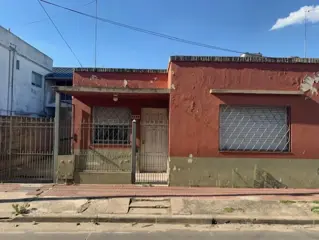 Casa 3 Ambientes A Reciclar En El Centro De Ezpeleta foto 1