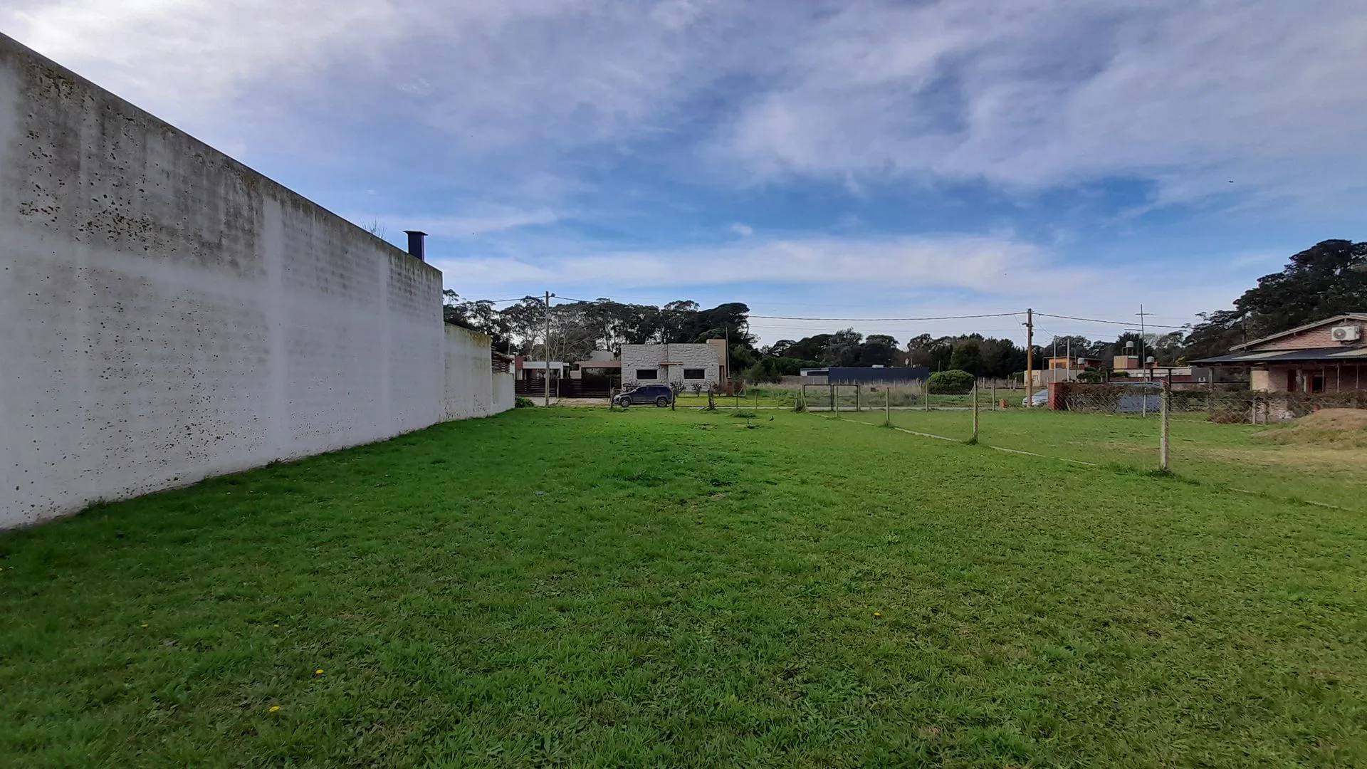 VENTA LOTE 450m2 BARRIO LOS ACANTILADOS foto 2