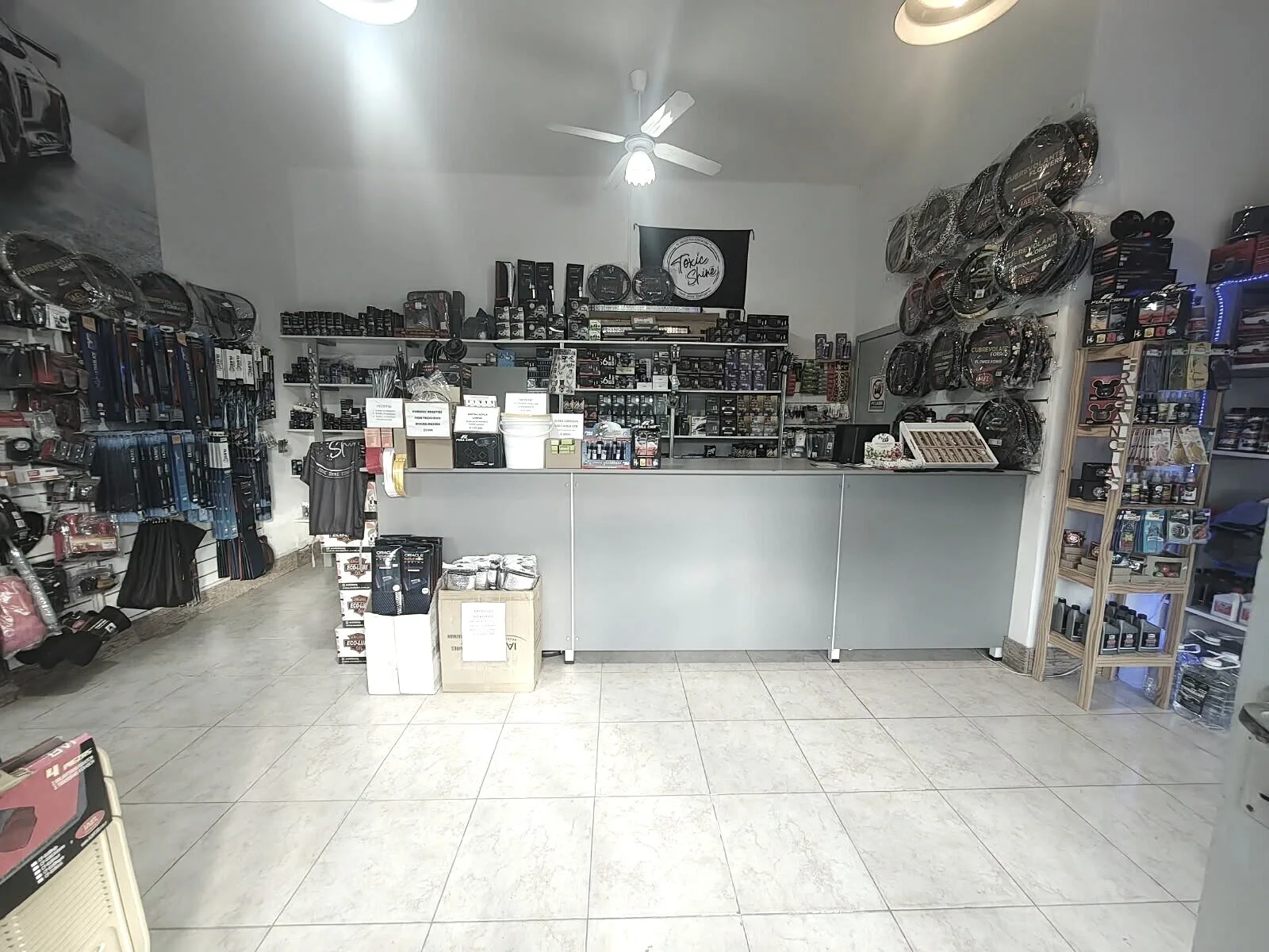 V. Devoto: Local/Tienda de Accesorios para vehículos - Venta Fondo de Comercio foto 2
