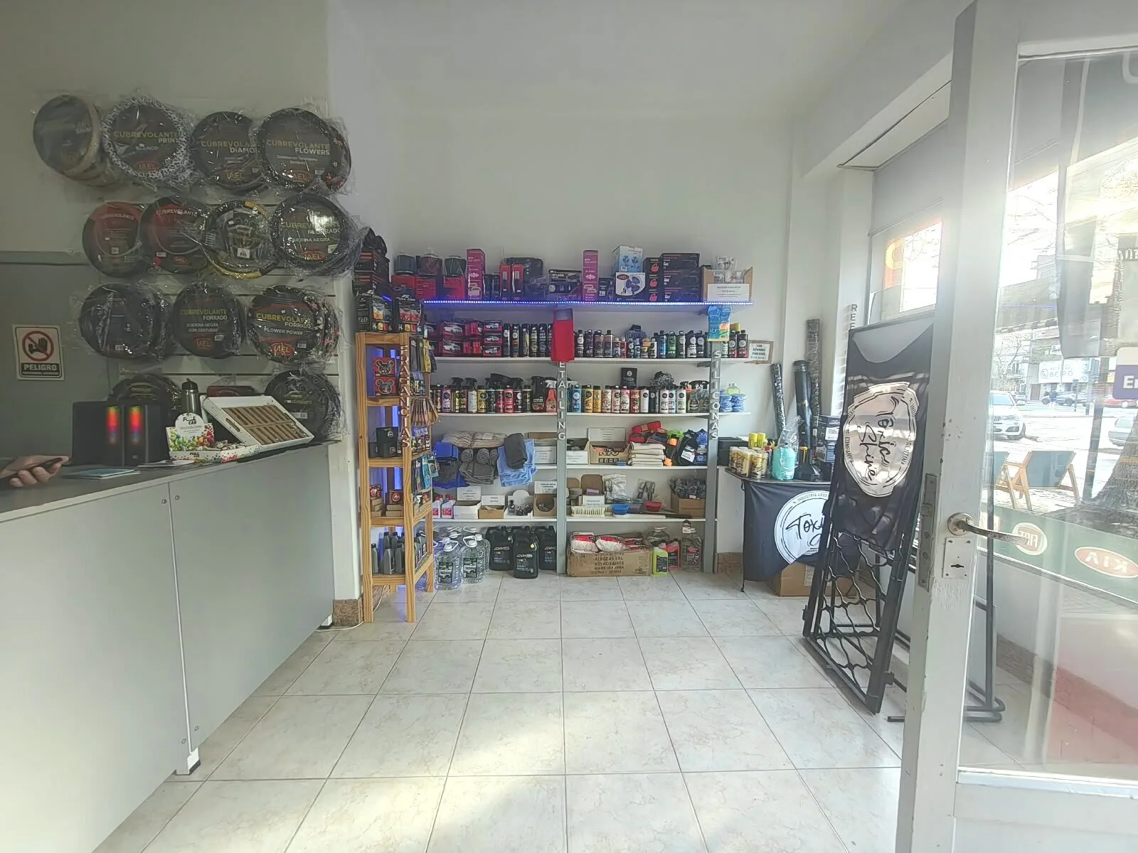 V. Devoto: Local/Tienda de Accesorios para vehículos - Venta Fondo de Comercio foto 4