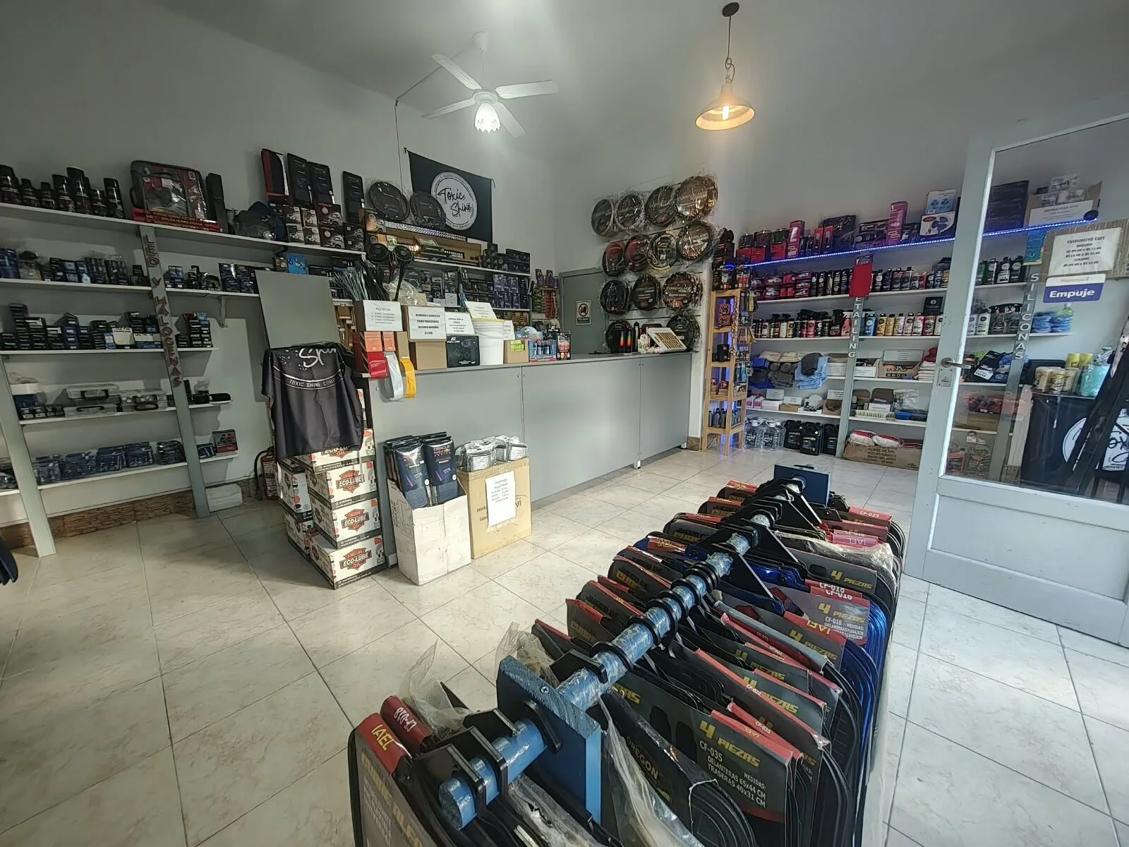 V. Devoto: Local/Tienda de Accesorios para vehículos - Venta Fondo de Comercio foto 5