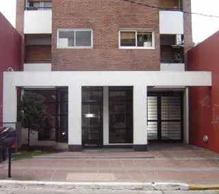 25 DE MAYO AL 200 SEMIPISO CON COCHERA EXCELENTE UBICACION APTO CREDITO foto 2