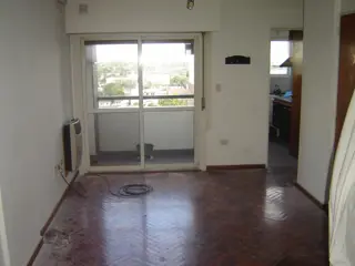 25 DE MAYO AL 200 SEMIPISO CON COCHERA EXCELENTE UBICACION APTO CREDITO foto 3