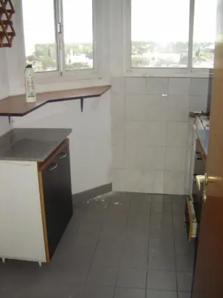 25 DE MAYO AL 200 SEMIPISO CON COCHERA EXCELENTE UBICACION APTO CREDITO foto 4