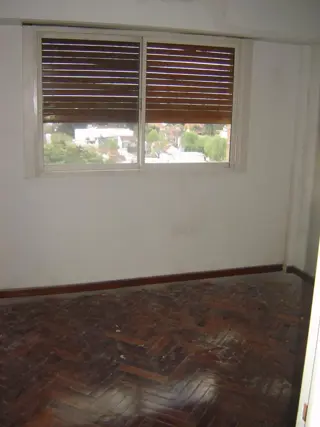 25 DE MAYO AL 200 SEMIPISO CON COCHERA EXCELENTE UBICACION APTO CREDITO foto 5
