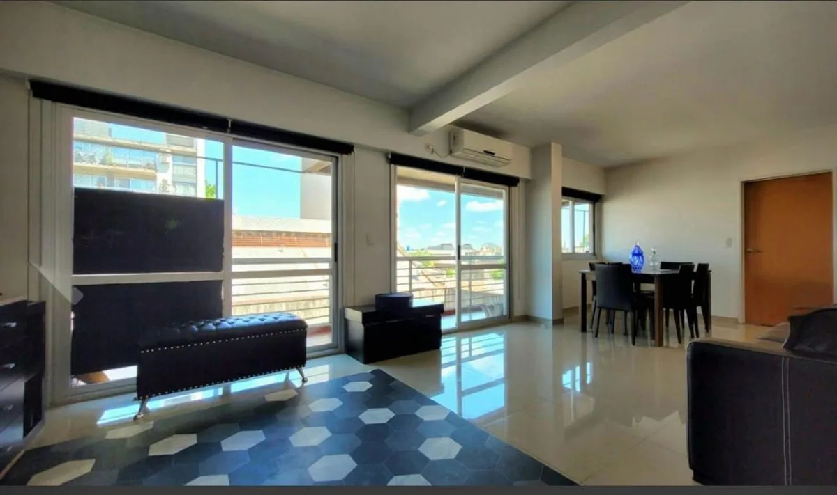 VENTA DPTO DUPLEX DE CATEGORIA 4 AMB EN FLORES