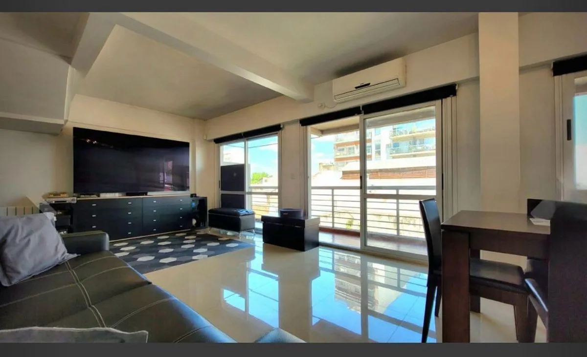 VENTA DPTO DUPLEX DE CATEGORIA 4 AMB EN FLORES foto 2