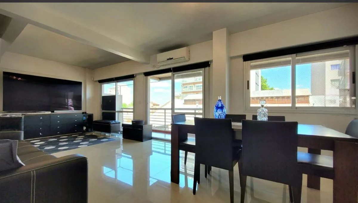 VENTA DPTO DUPLEX DE CATEGORIA 4 AMB EN FLORES foto 3